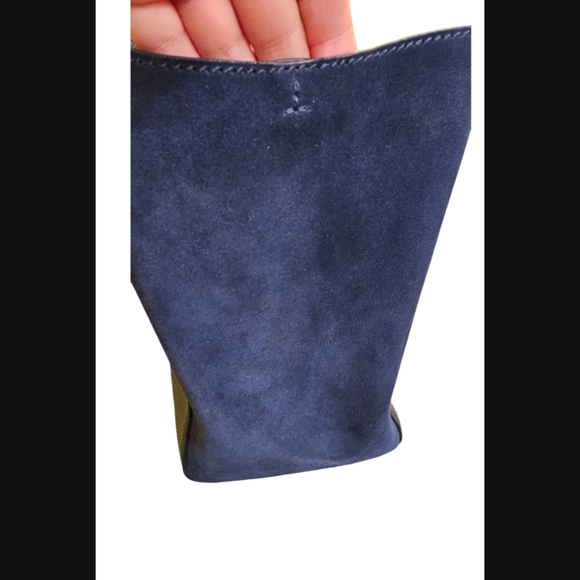 Tory Burch **BEAUTIFUL** Navy Blue McGraw Womens Leather/Suede Small Bucket Bag - Picture 3 of 13